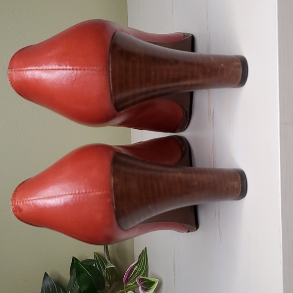 Marc Jacobs | Burnt Orange Leather Pumps with Suede on Counters Sz 7 - Picture 8 of 9